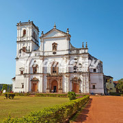 Bid Luxurious 5 Star Hotels in Goa Near Beach 